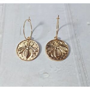 💛 NEW Goldtone round hoop honeybee dangle earrings 💛